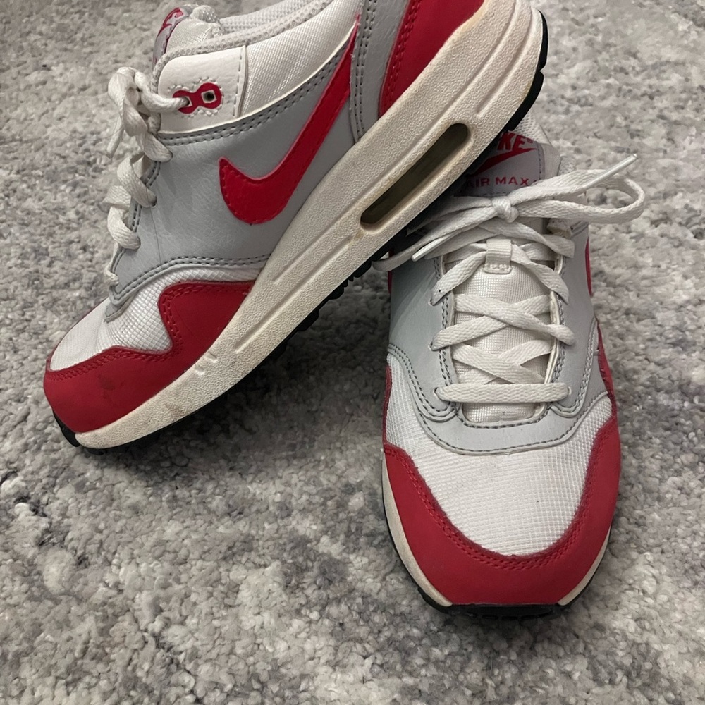 Nike White and Red Sneakers